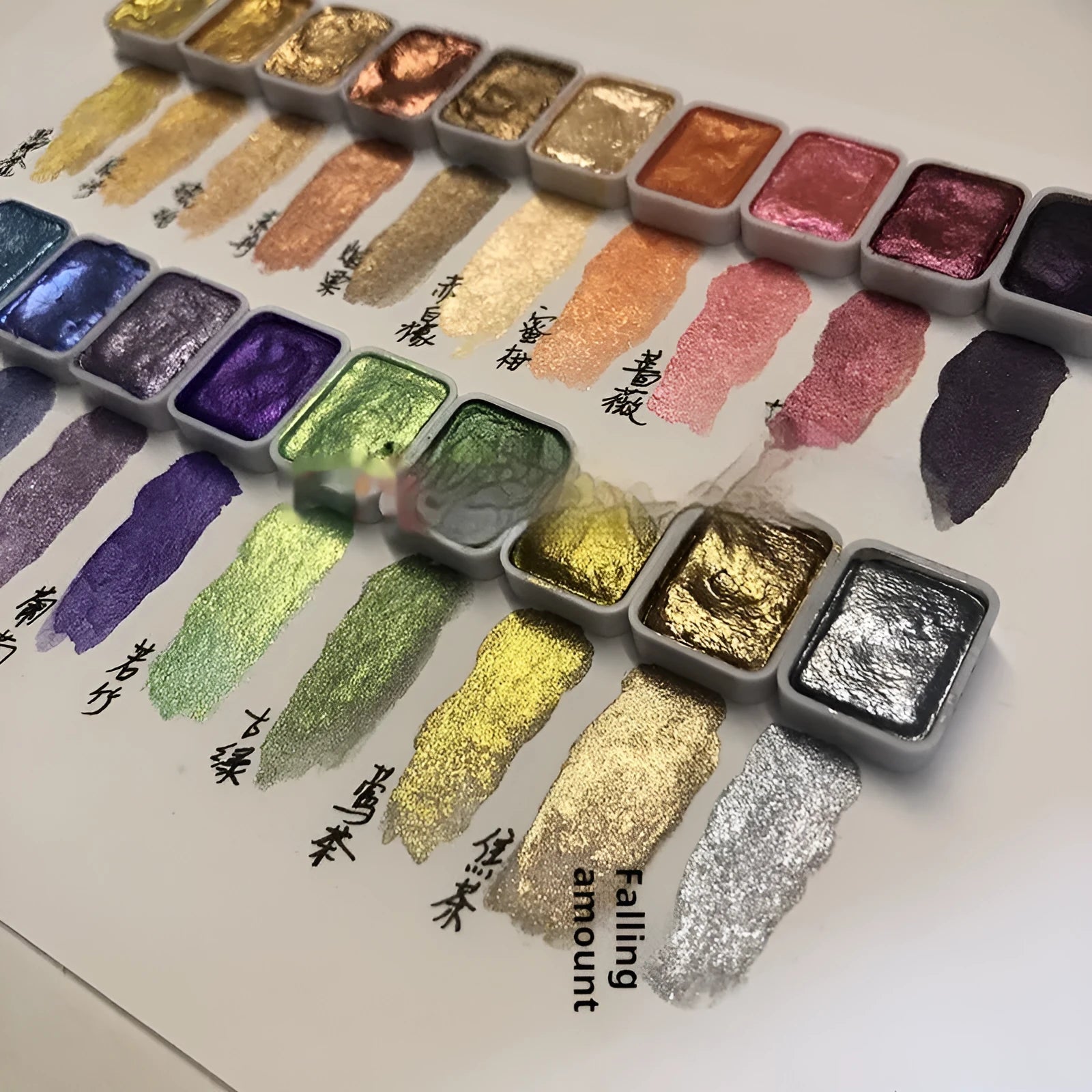 Traditional Chinese painting watercolour set with mineral pearlescent pigments including metallic gold paints