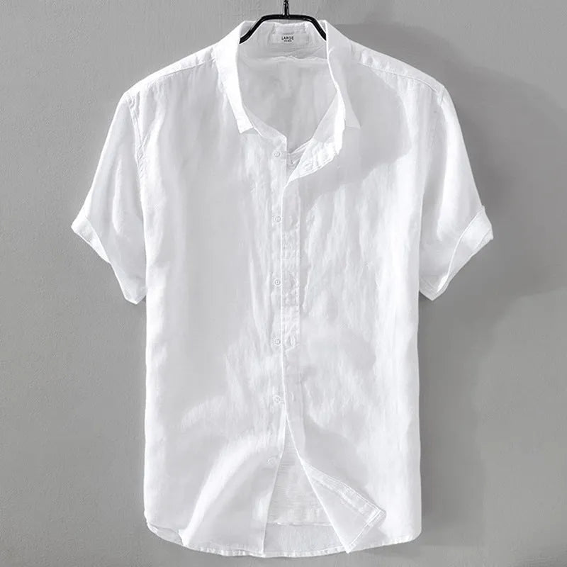 Man wearing a light-coloured pure linen short sleeve casual shirt with a loose fit