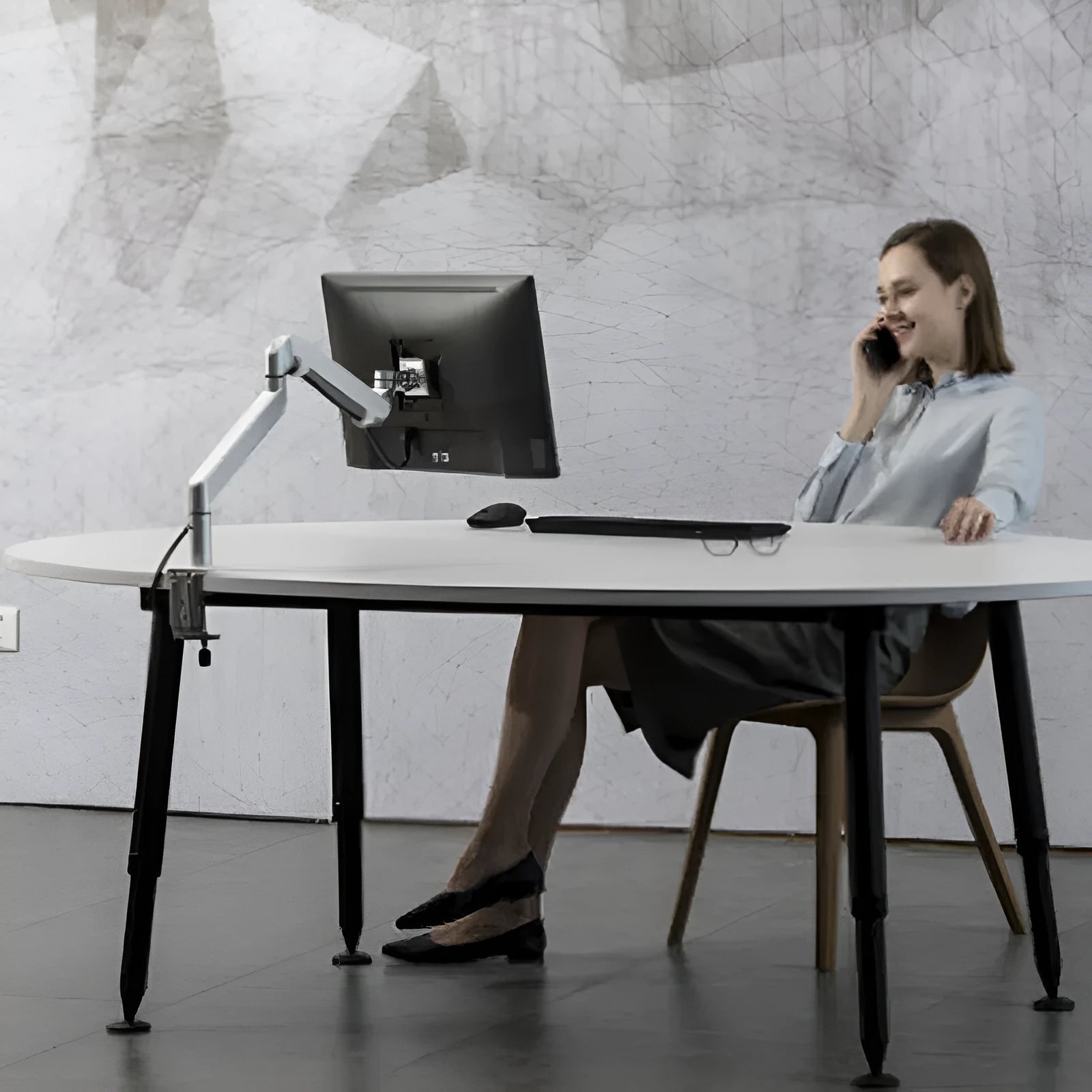 Adjustable aluminum computer stand with air pressure arm bracket in silver or black colour
