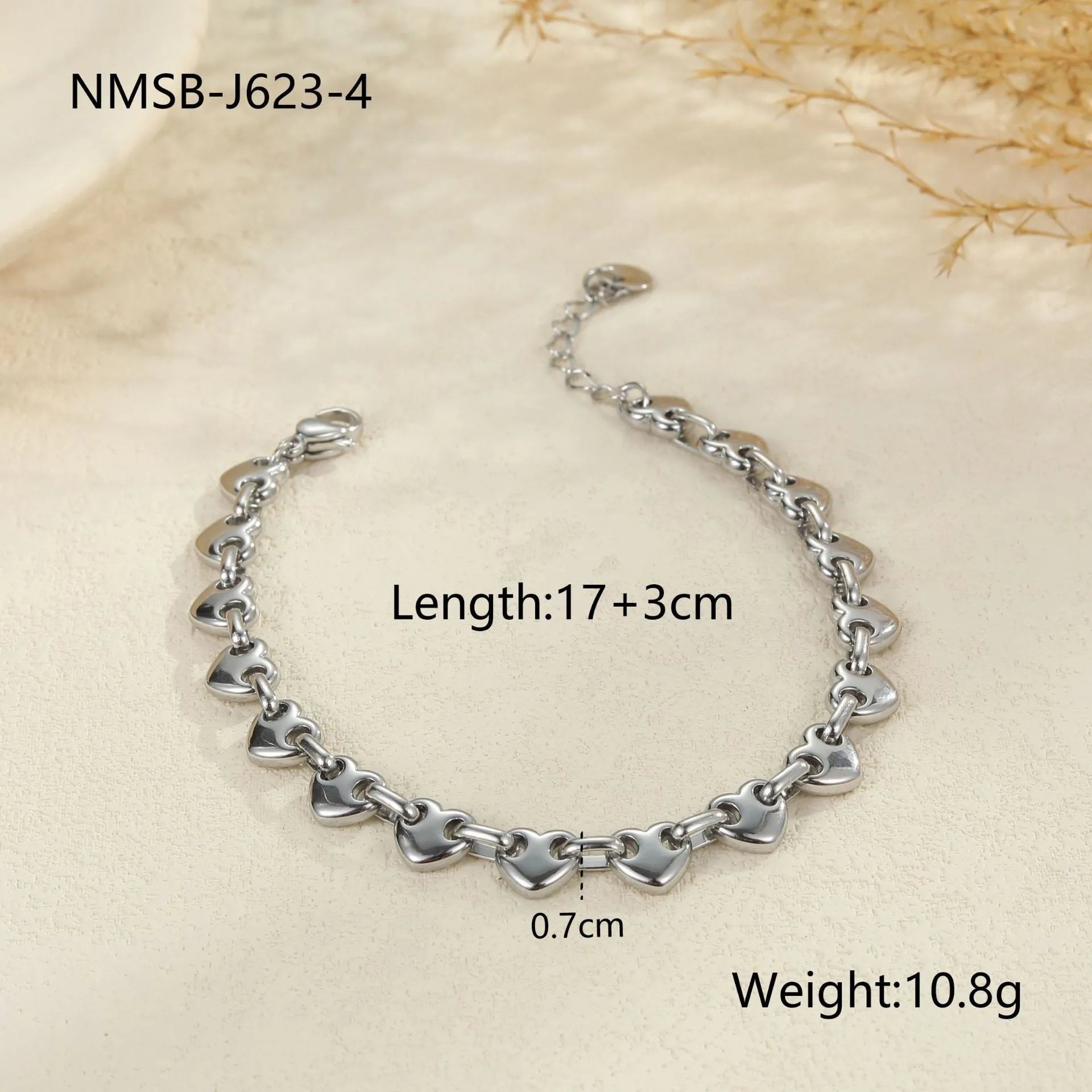 Hollowed-out geometric heart bracelet in stainless steel with 18K electroplated finish