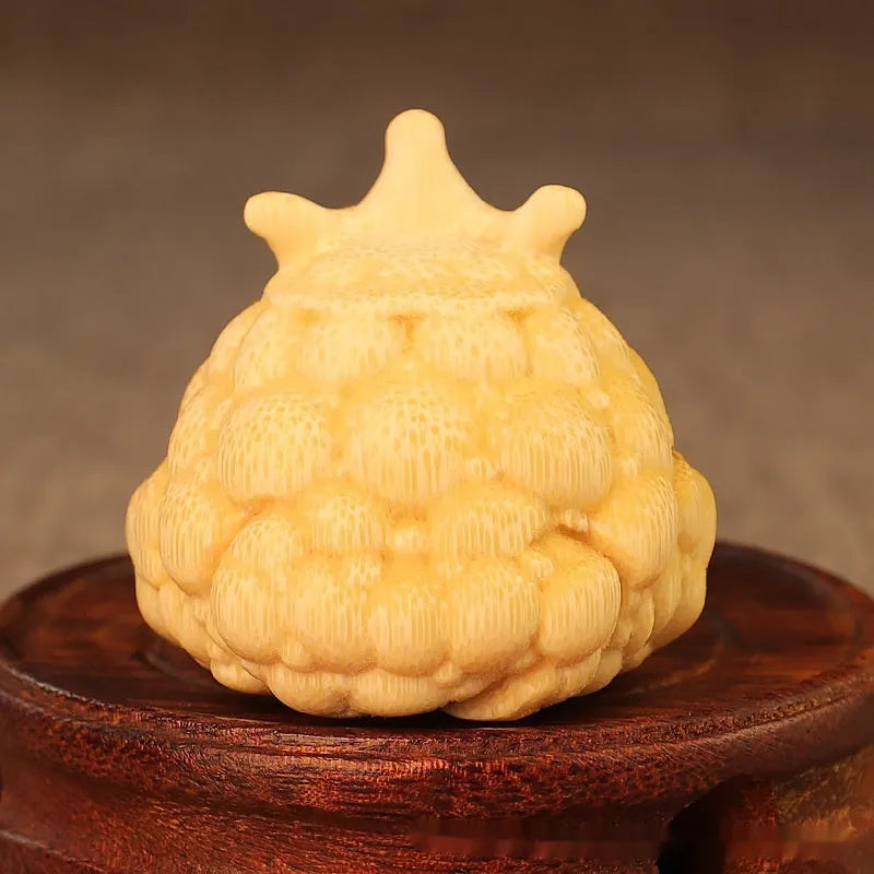 Solid bamboo carving ornament of Crown Princess toad with 5.0 live eye design in cute style