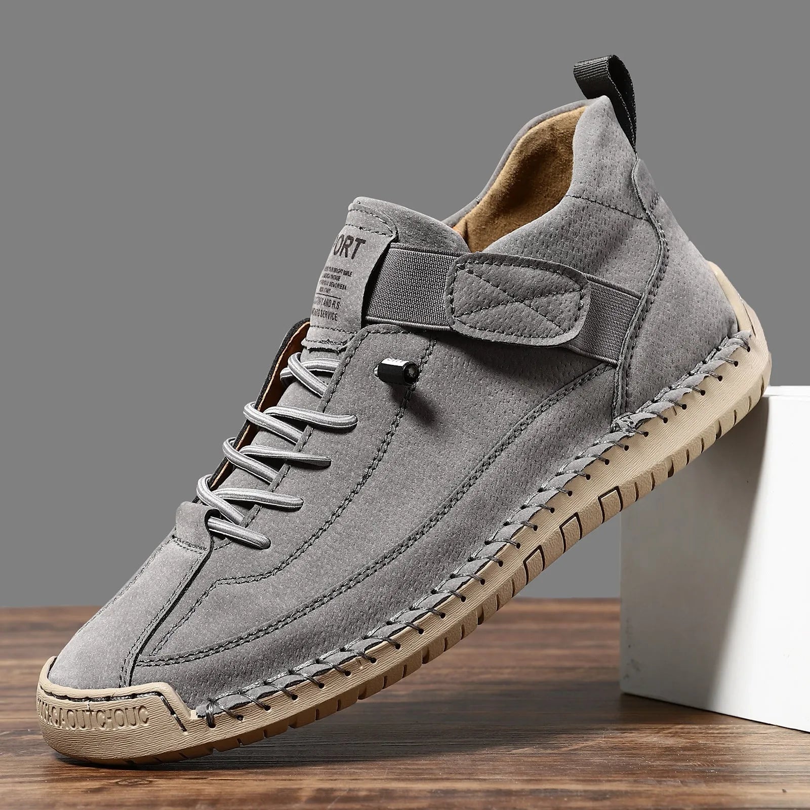 Men's mid-top Martin boot in a solid colour with elastic band and round toe.