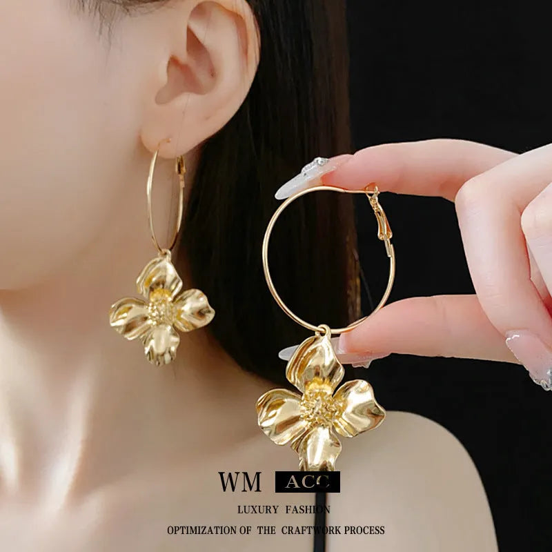 Silver needle metal flower earrings with geometric vintage design in gold or silver finish