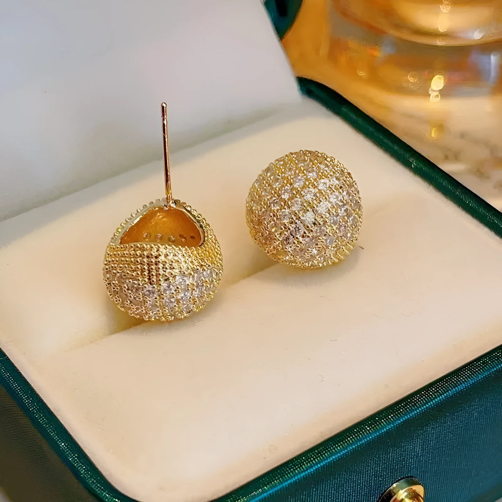 Geometric drop-shaped clip earrings with sphere elements and diamond flashing in gold or white colour