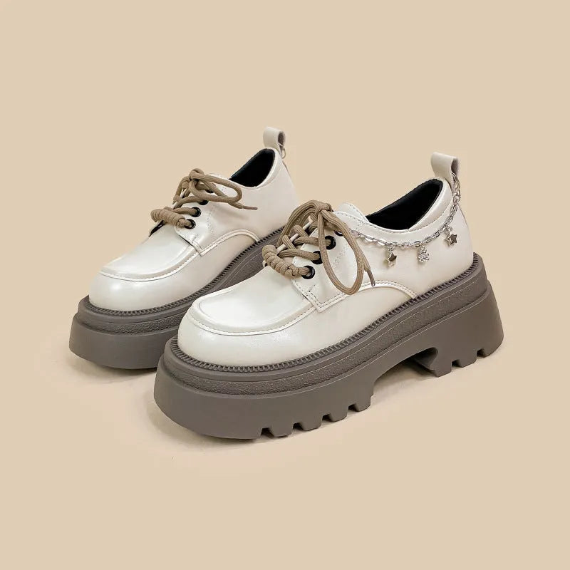 White British-style platform Mary Jane shoes with chunky 6-8cm heel and round toe.