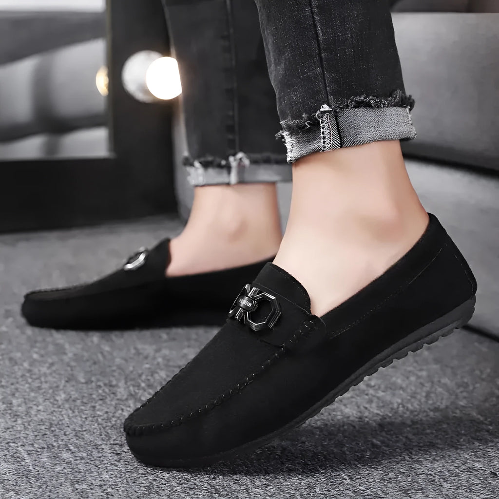 Men's black and grey breathable suede casual shoes with rubber sole for summer.