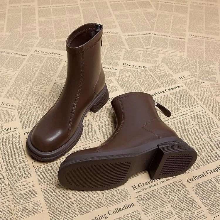 Women's flat heel ankle boots with back zipper in artificial PU, rounded toe design