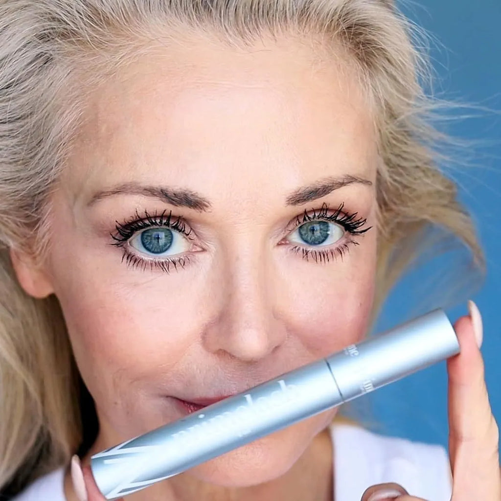 Black dual-function eyelash brush and comb beauty tool with compact design