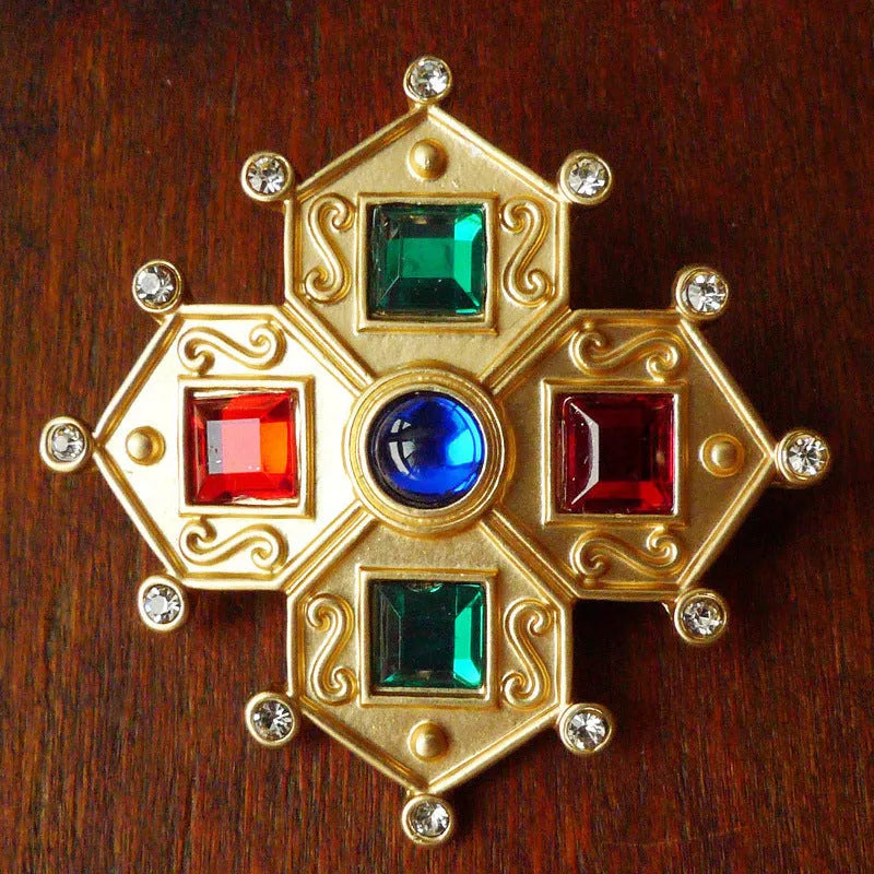 Zinc alloy retro baroque brooch showing eight colour style options with measurements from 2cm to 5.5cm