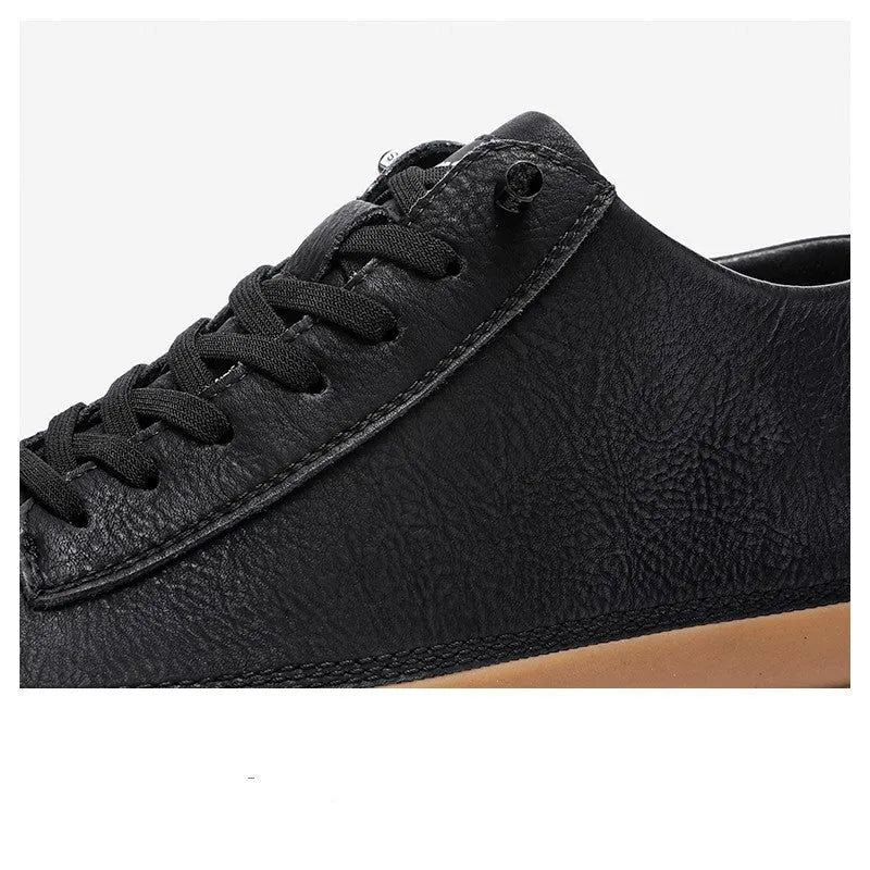 Men's black casual leather shoes with round toe and lanyard closure on soft rubber soles