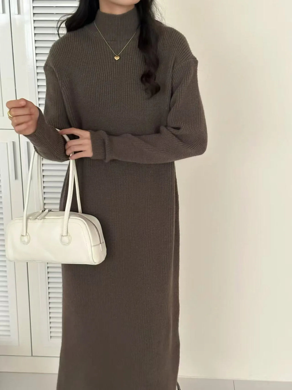 Half turtleneck knitted dress in solid colour with high waist and knee-length design
