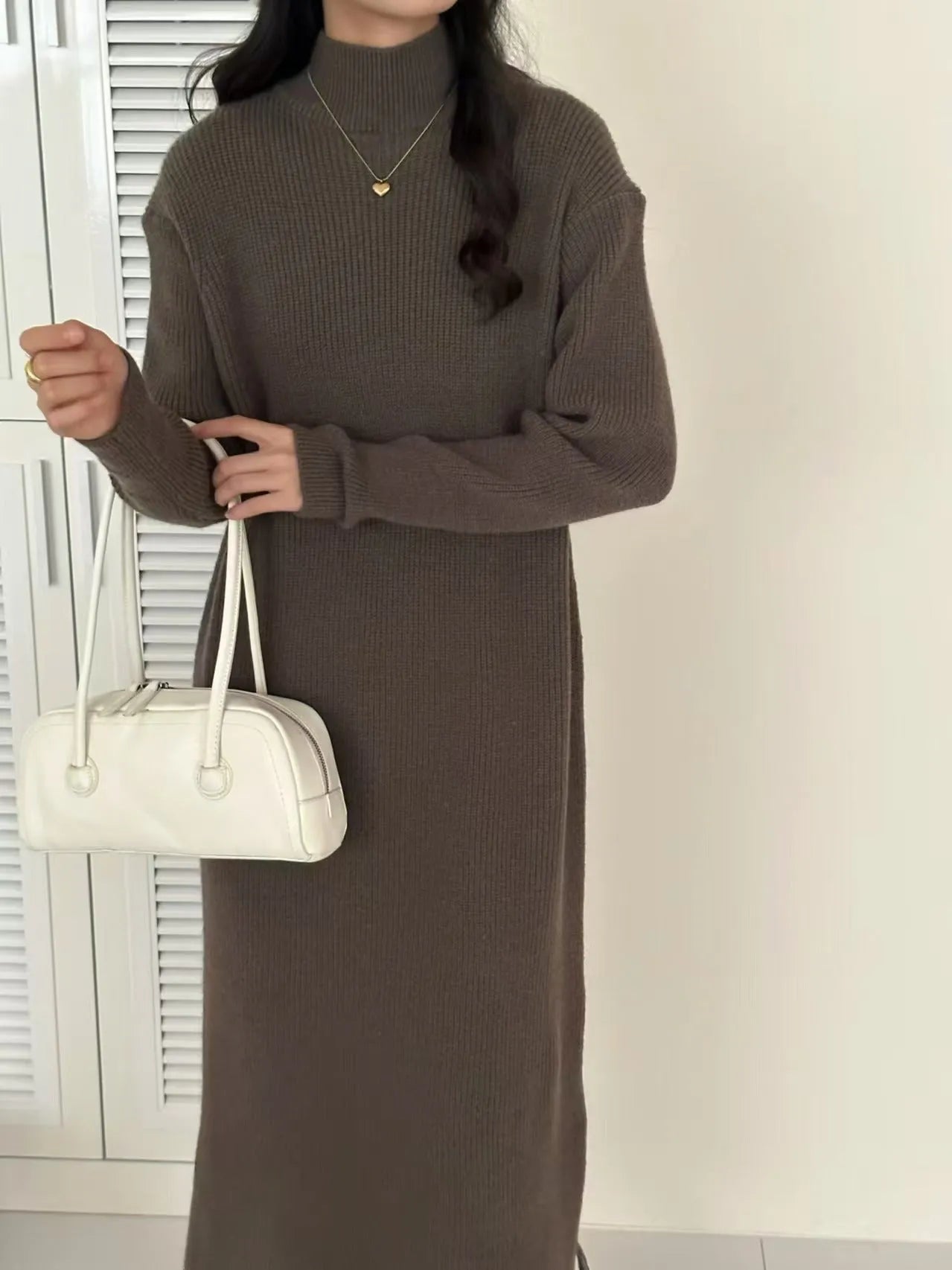 Half turtleneck knitted dress in solid colour with high waist and knee-length design