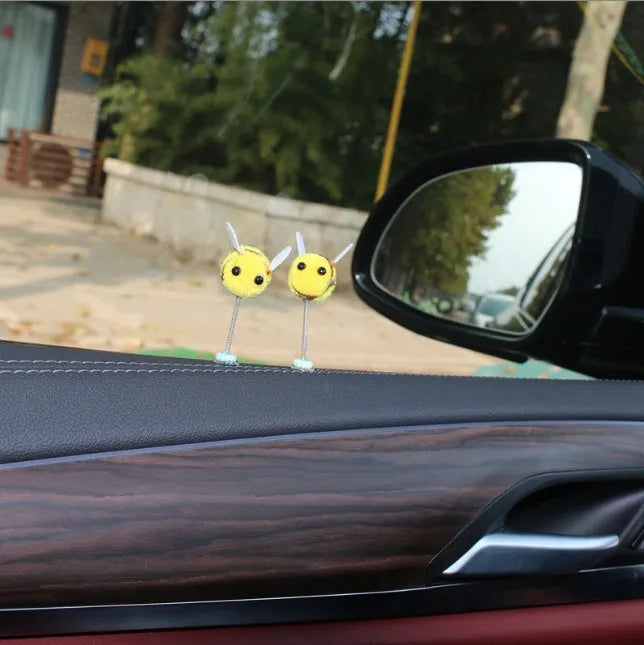 Yellow fur ball bee car decoration measuring 3cm square with cartoon design