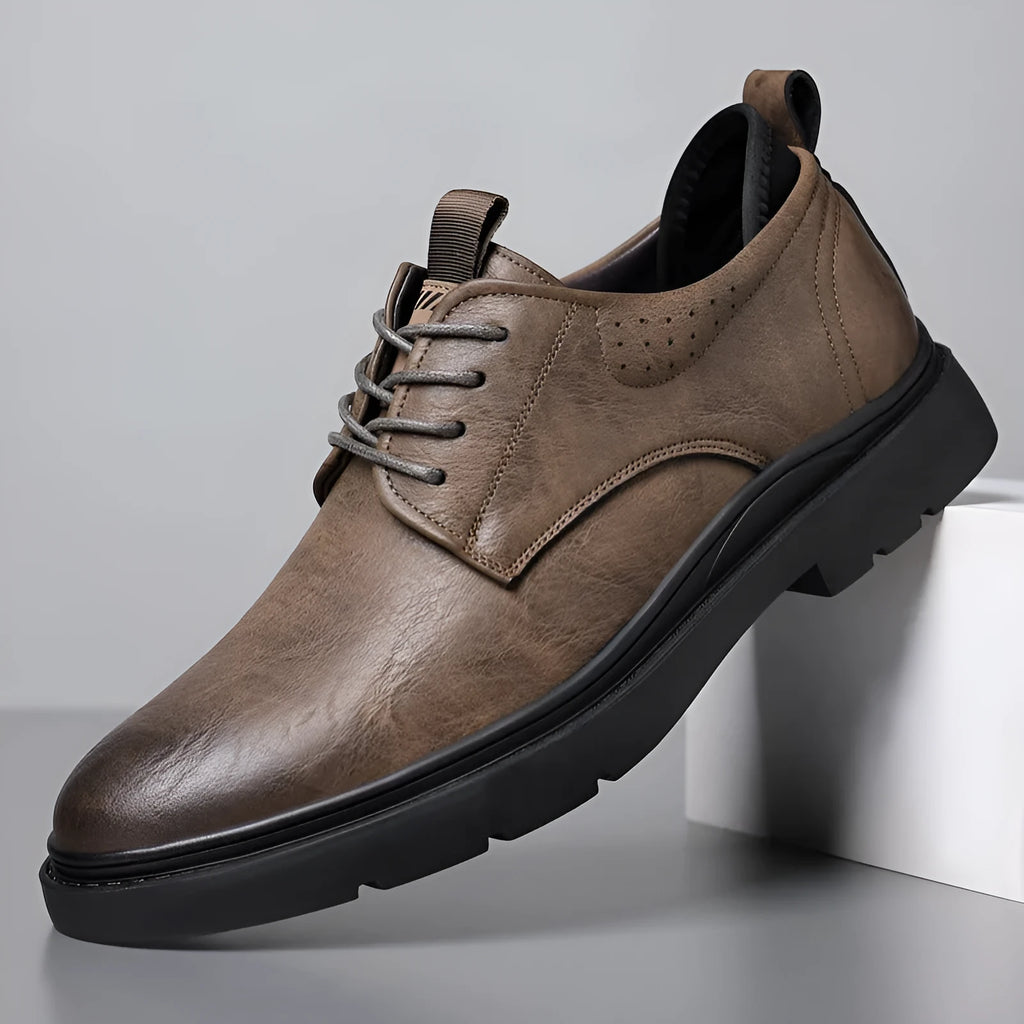 Men's black leather shoes with decorative sewing lines and rubber soles for business and wedding wear