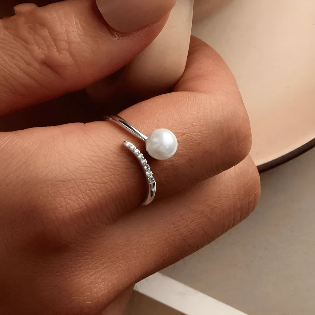 S925 sterling silver adjustable ring with natural shell pearls and opening loop design