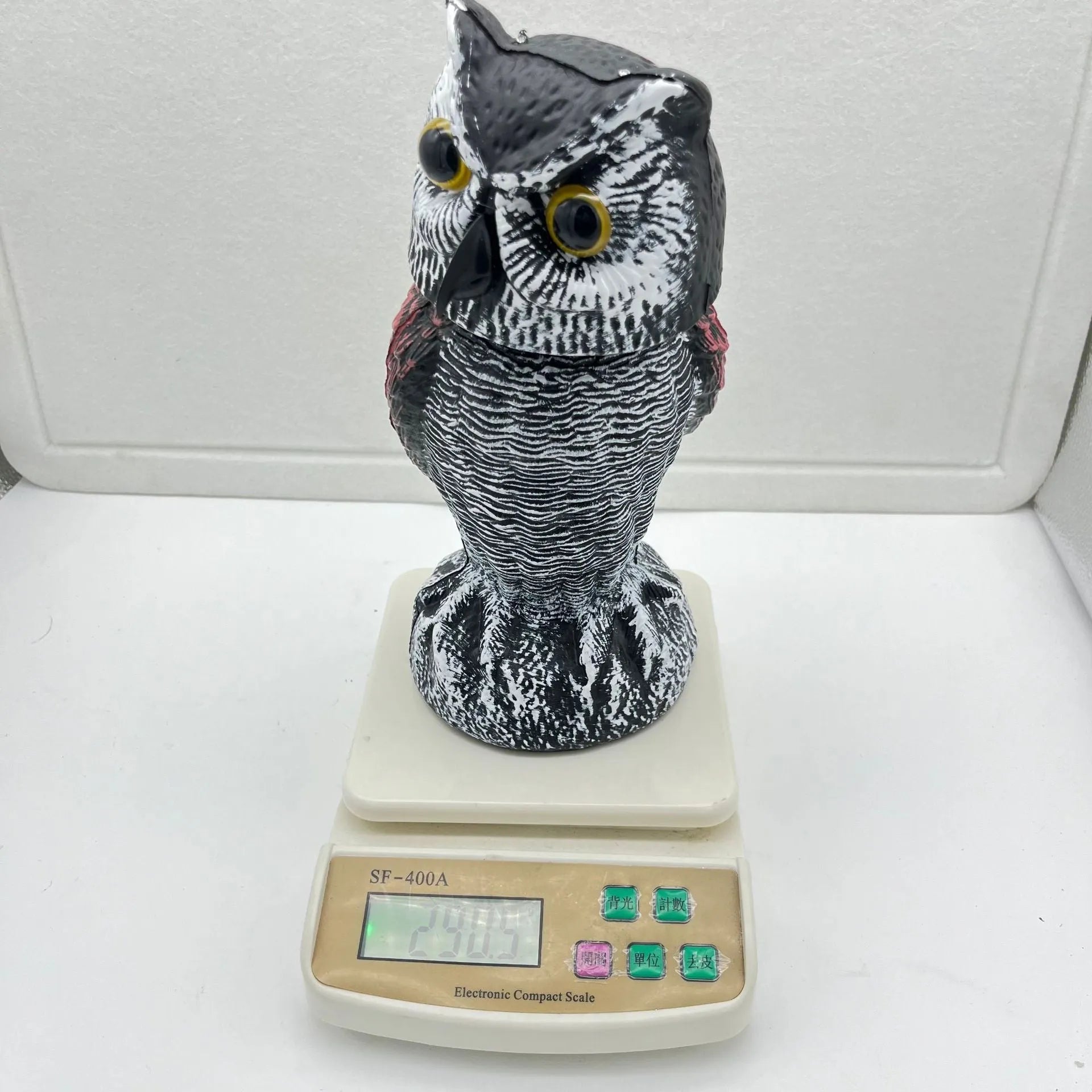 Artificial owl bait ornaments set with shaking head designs for outdoor bird scaring