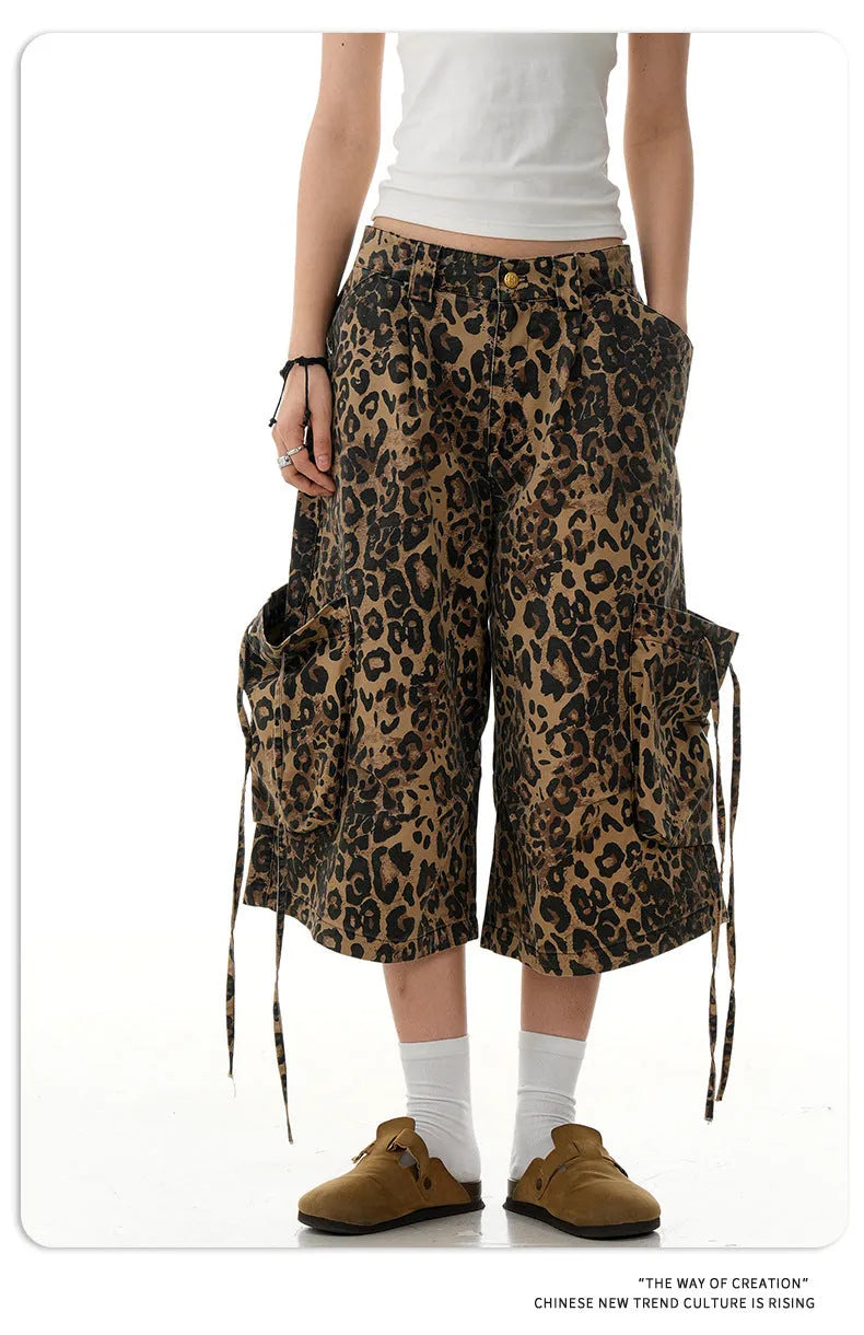 Leopard print cotton cropped pants with high waist and straight loose fit
