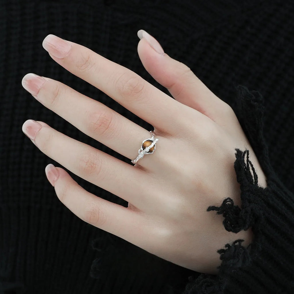 Adjustable opening Saturn ring in electroplated white gold colour with silver construction