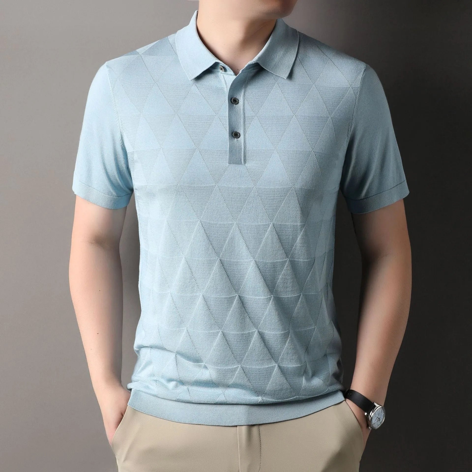 Men's thin ice silk short sleeve T-shirt in regular fit showing quick-drying knitted fabric