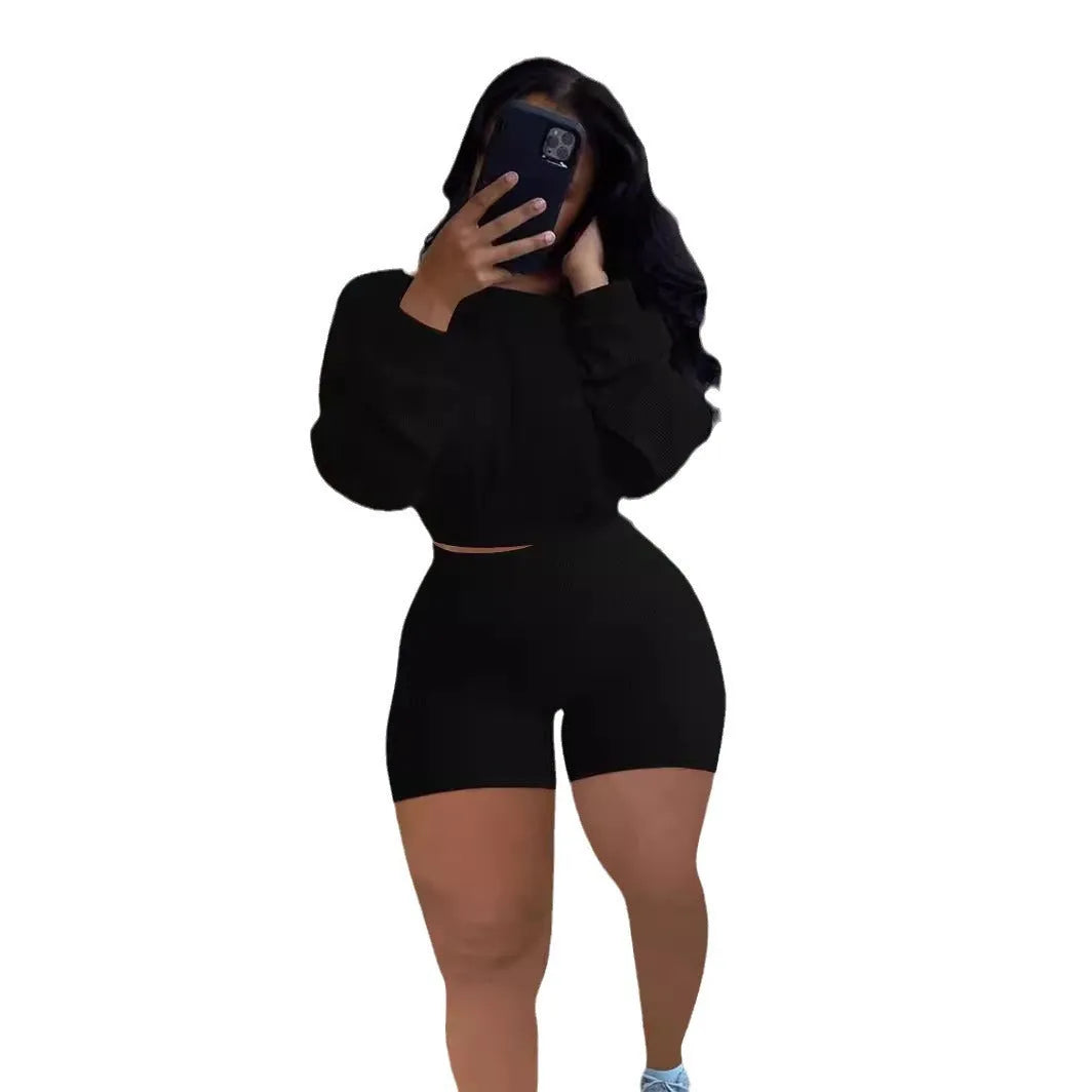 Women's sunken stripe solid colour off-the-shoulder two-piece set with long sleeves and shorts.