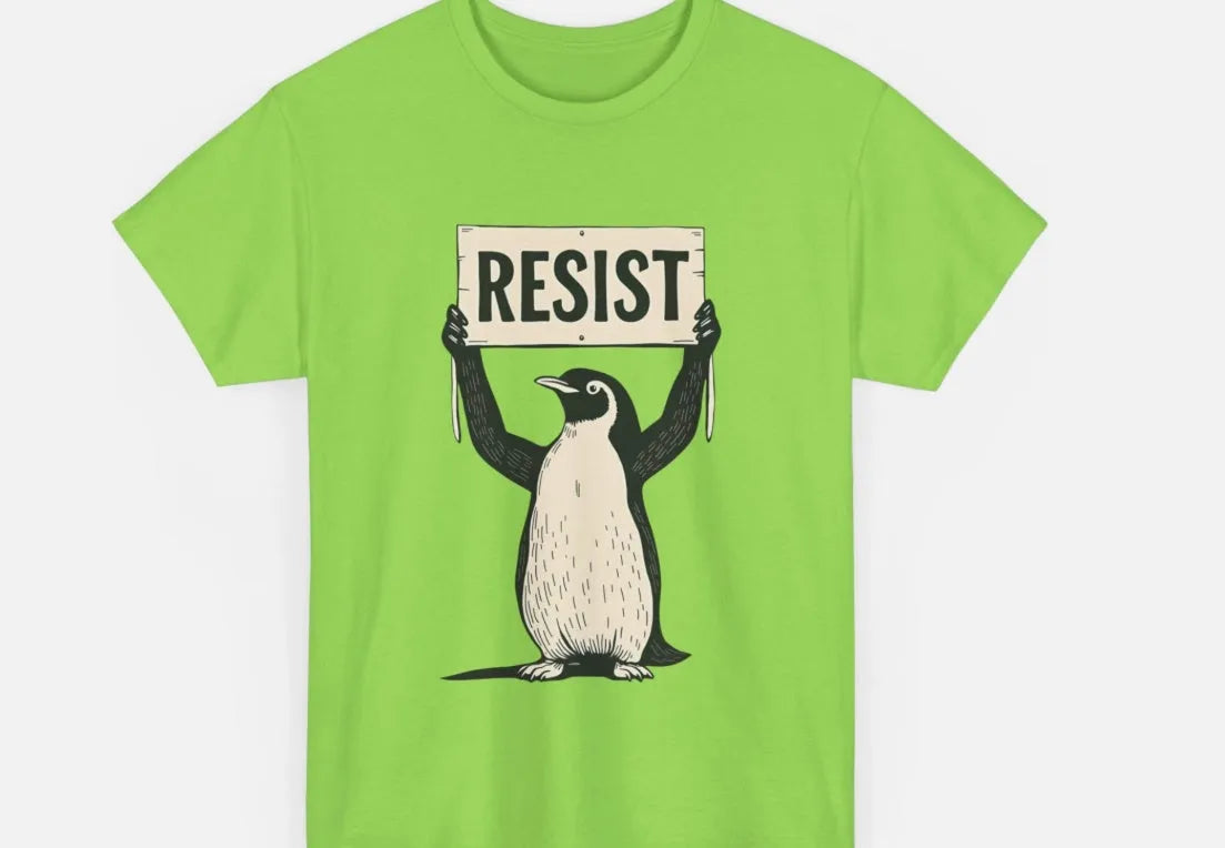 Straight-cut cotton T-shirt with short sleeves and round neck in loose fit design