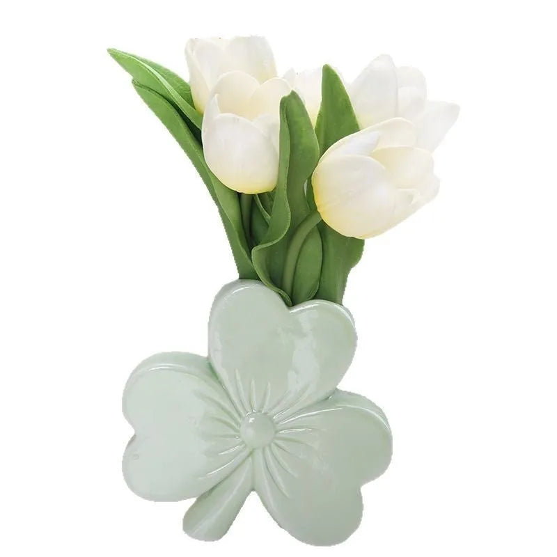 Clover ceramic desktop vase in white porcelain with European-style design
