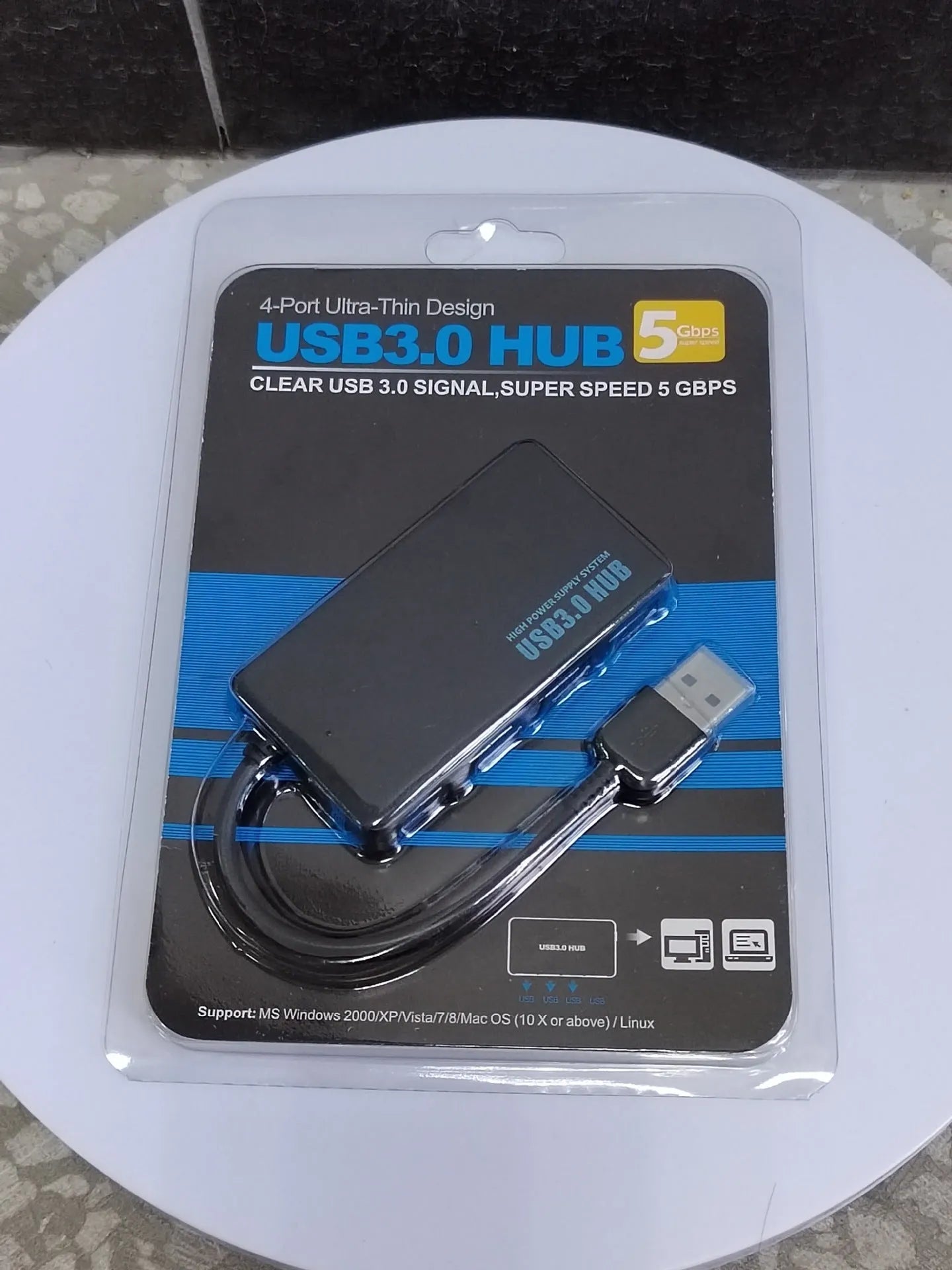 USB extender hub with 20cm cable showing multiple USB ports in pearlescent bag packaging